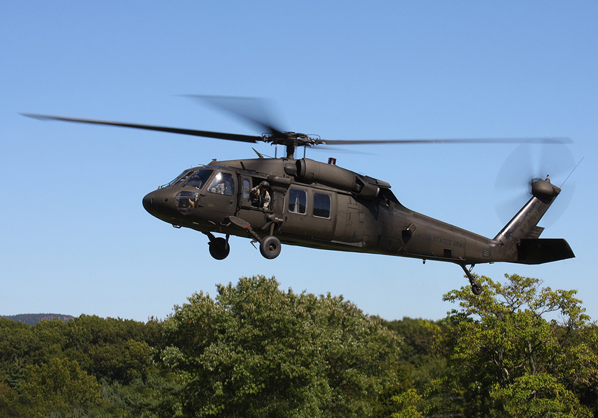 Вертолет uh 60 black hawk. Sikorsky uh-60 Black Hawk. Вертолет Блэк Хоук. Uh-60 Blackhawk. Uh-60 Black Hawk.
