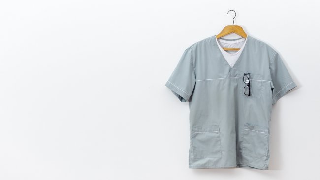 Які тканини краще підходять до медичних костюмів і який костюм вибрати жінці та чоловікові